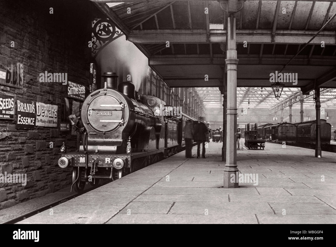 Tren de pasajeros de ferrocarril Midland 1900 Fotografía de stock - Alamy