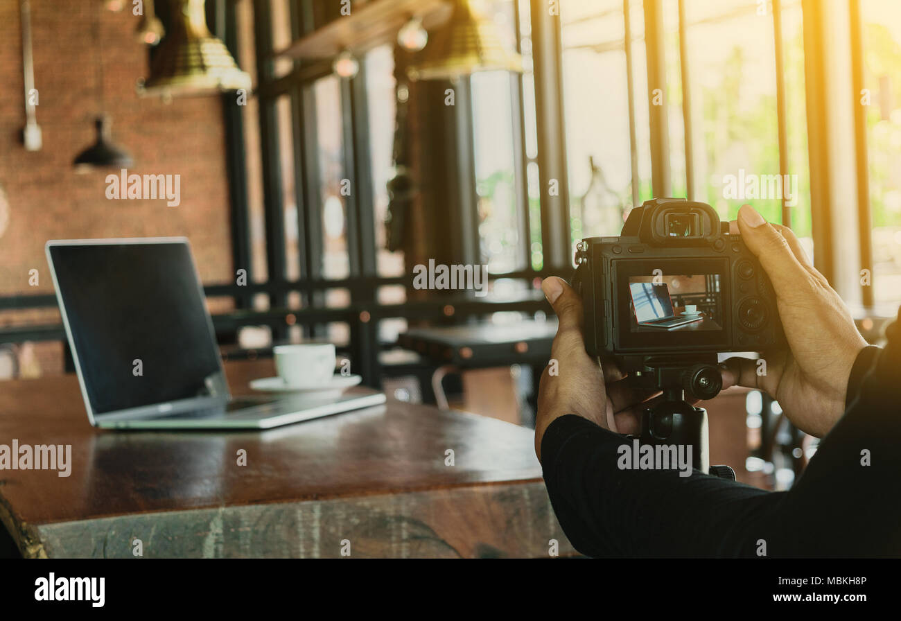 El fotógrafo para tomar una foto en el café de la mañana Fotografía de  stock - Alamy