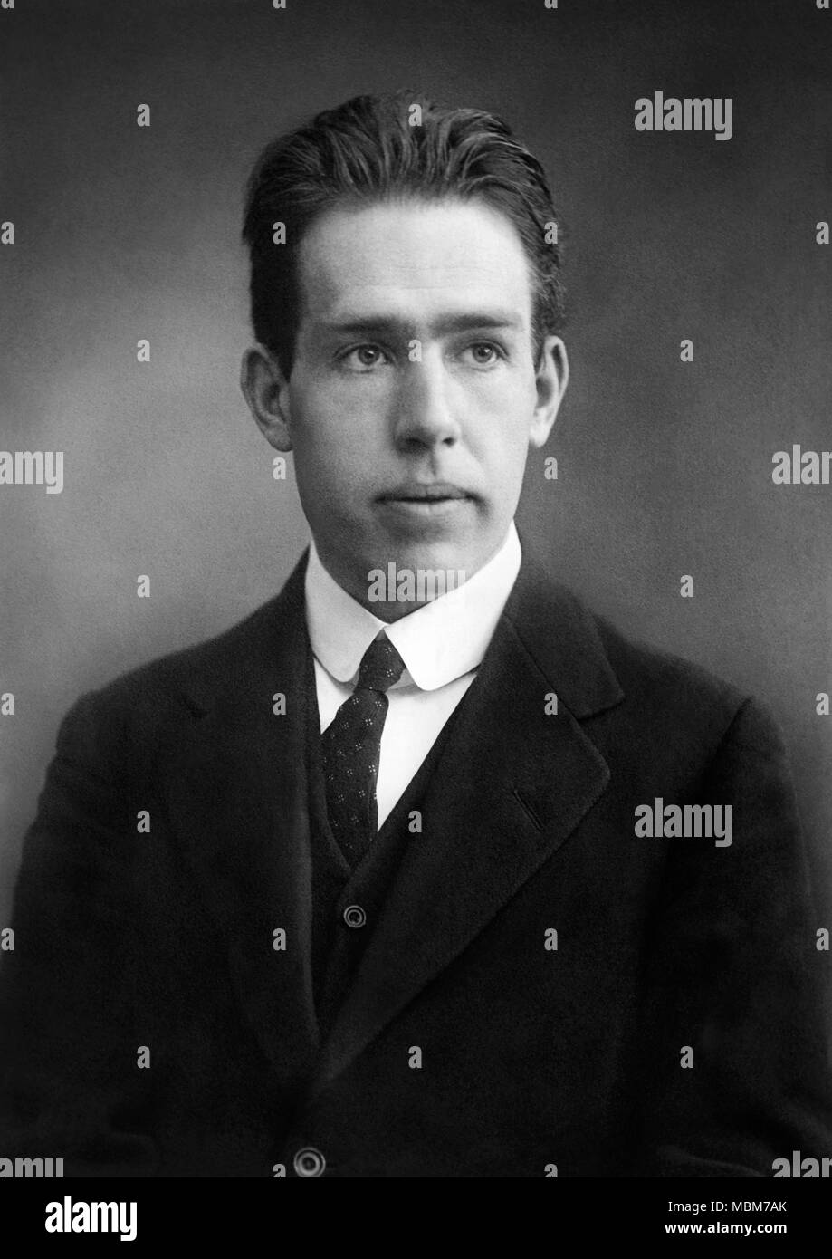 Niels Bohr (1885-1962), un físico danés que realizó contribuciones fundamentales para la comprensión de la estructura del átomo y la teoría cuántica, recibió el Premio Nobel de Física en 1922. Foto de stock