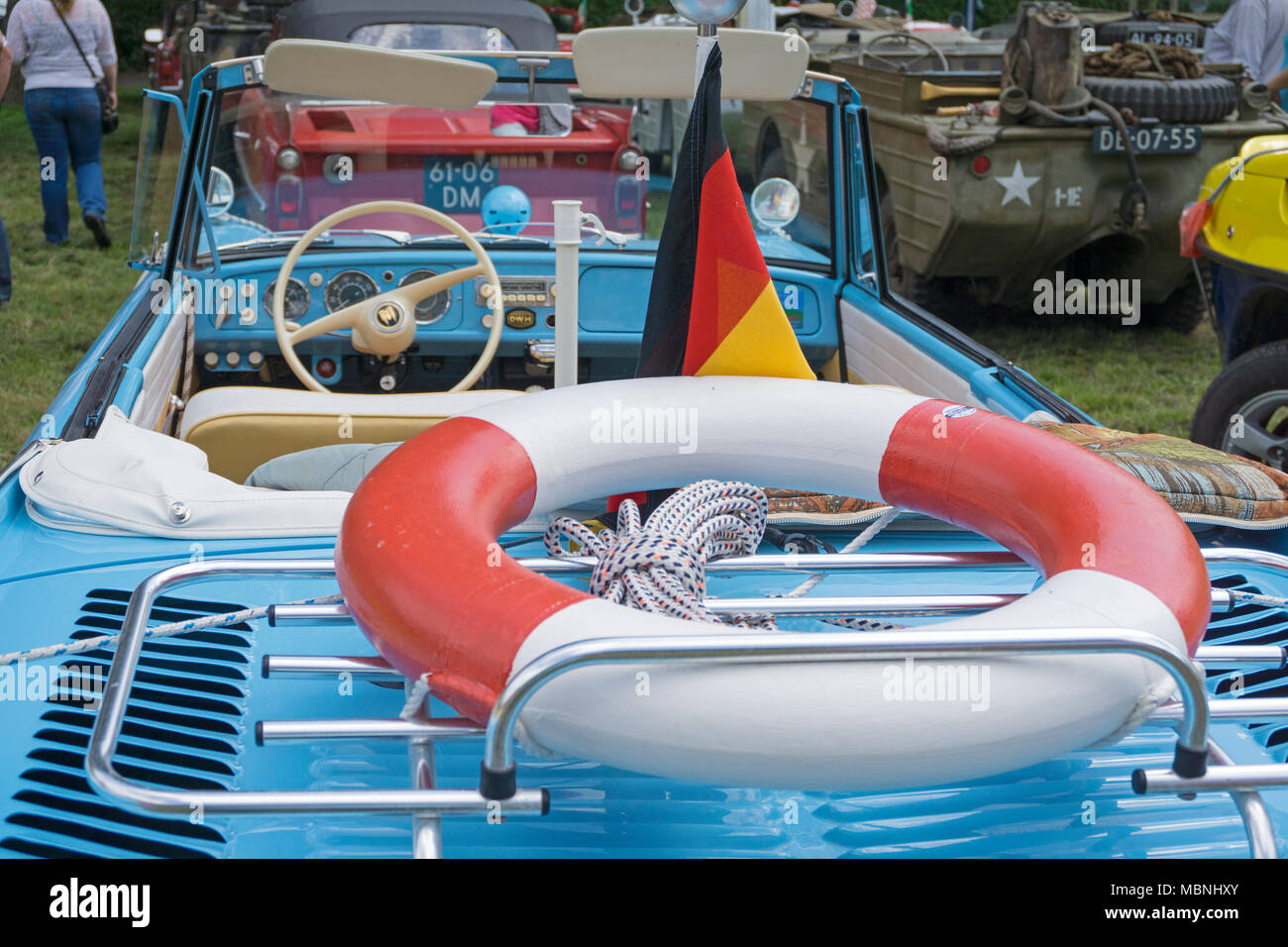Amphicar, vehículo anfibio exposición en el río Mosela, Neumagen-Dhron, Renania-Palatinado, Alemania Foto de stock