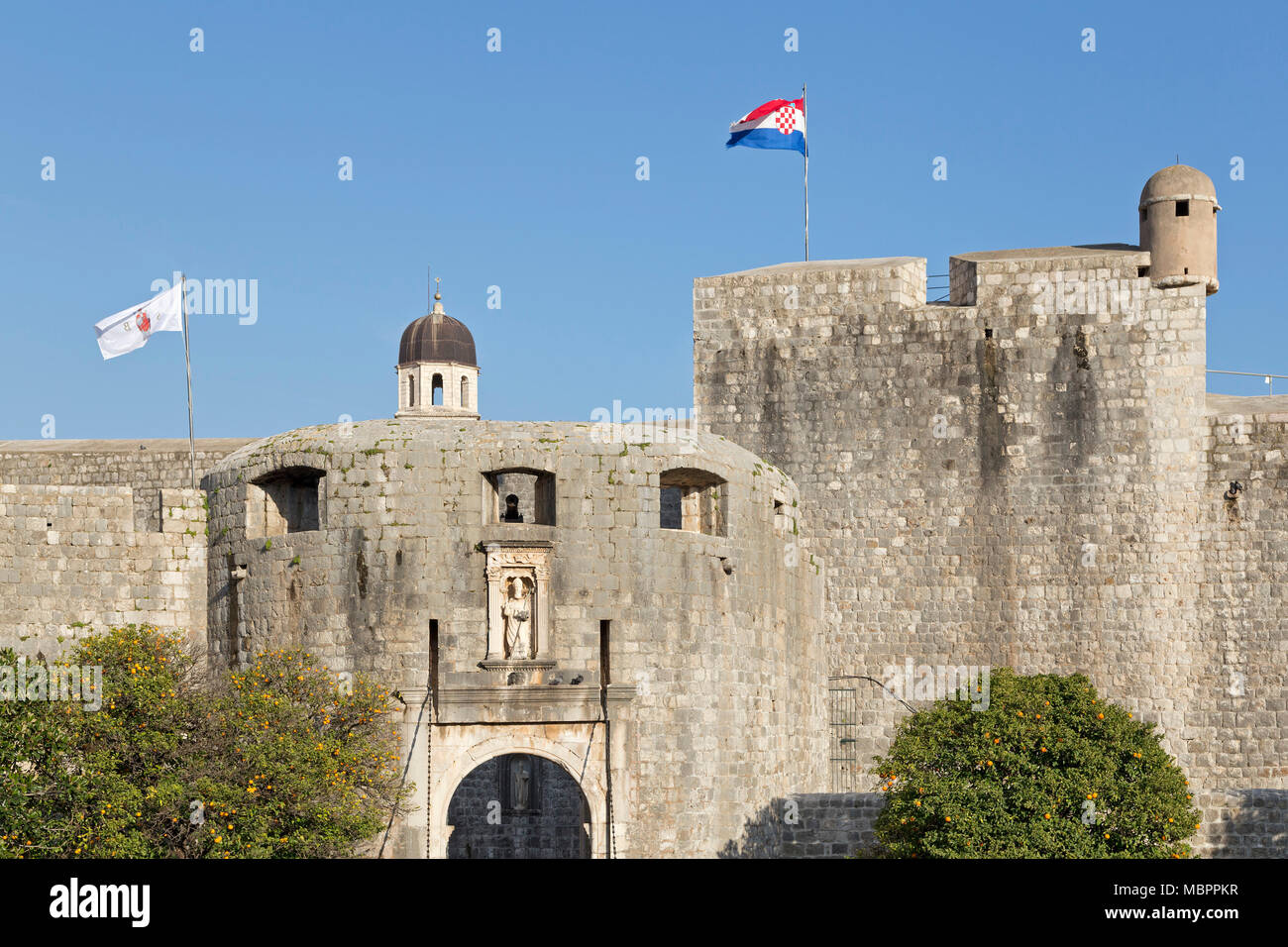 La Puerta Pile, la muralla de la ciudad, Casco antiguo, Dubrovnik, Croacia Foto de stock