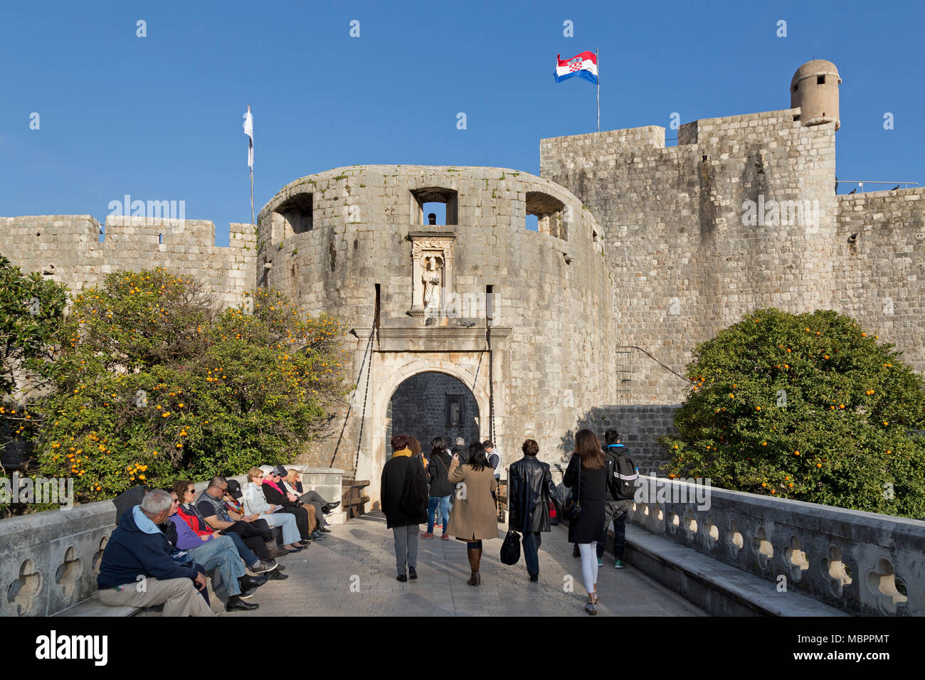 La Puerta Pile, la muralla de la ciudad, Casco antiguo, Dubrovnik, Croacia Foto de stock