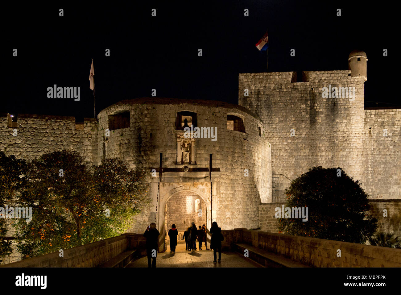 La Puerta Pile, la muralla de la ciudad, Casco antiguo, Dubrovnik, Croacia Foto de stock