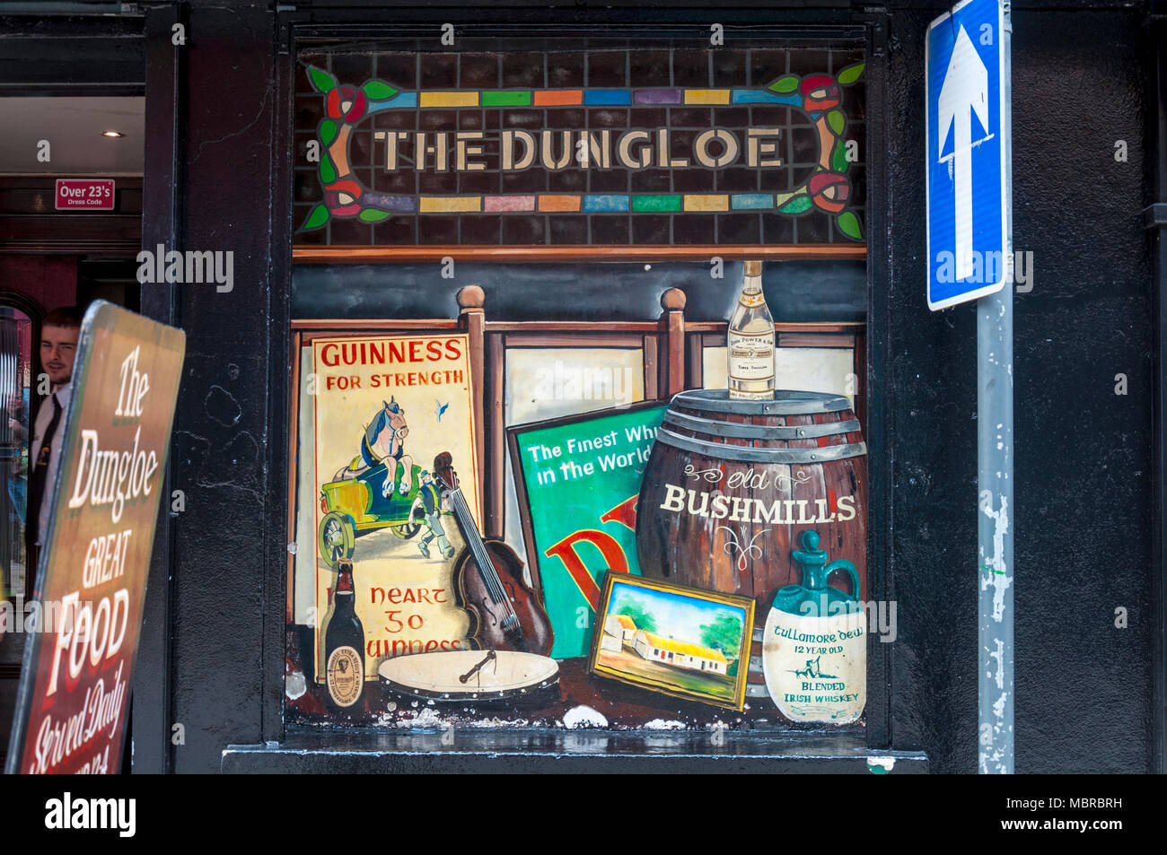 El bar pub Dungloe escaparatismo detalle, de la ciudad de Derry, en Londonderry, Irlanda del Norte, REINO UNIDO Foto de stock