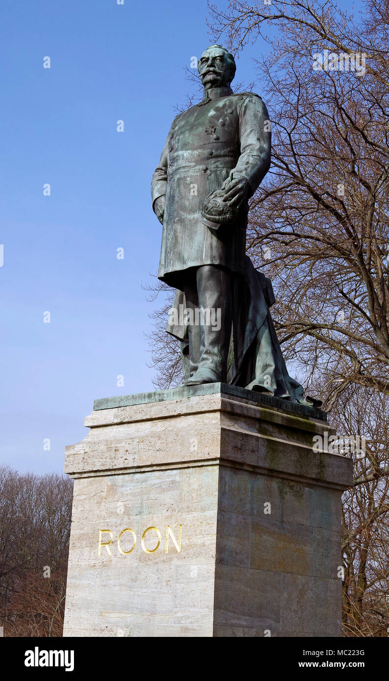 Estatua de bronce de Albrecht von rún, soldado y estadista prusiano, en el  Tiergarten de Berlín. Jefe de Estado Mayor del ejército prusiano Fotografía  de stock - Alamy