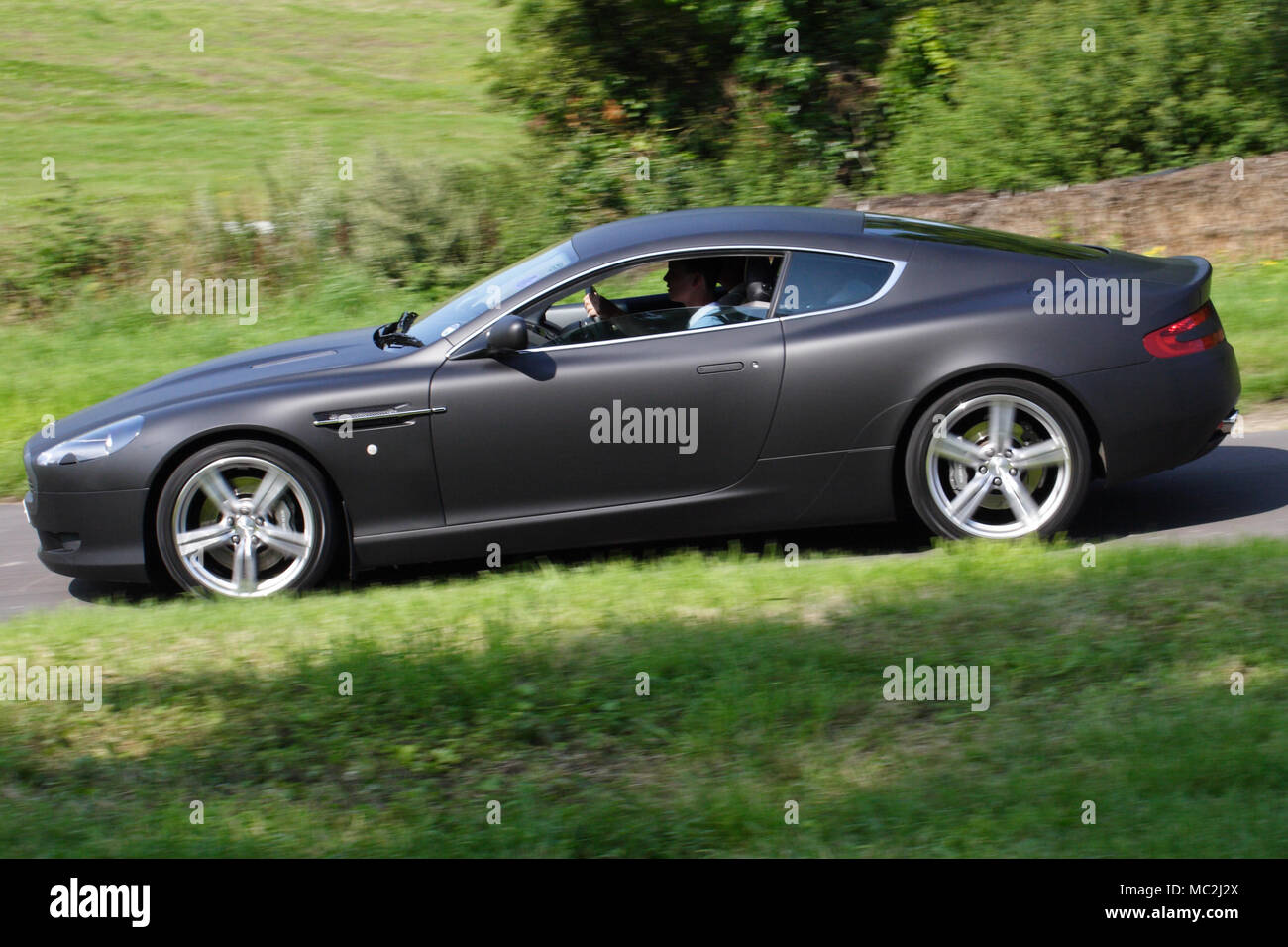 Carros negro mate fotografías e imágenes de alta resolución - Alamy