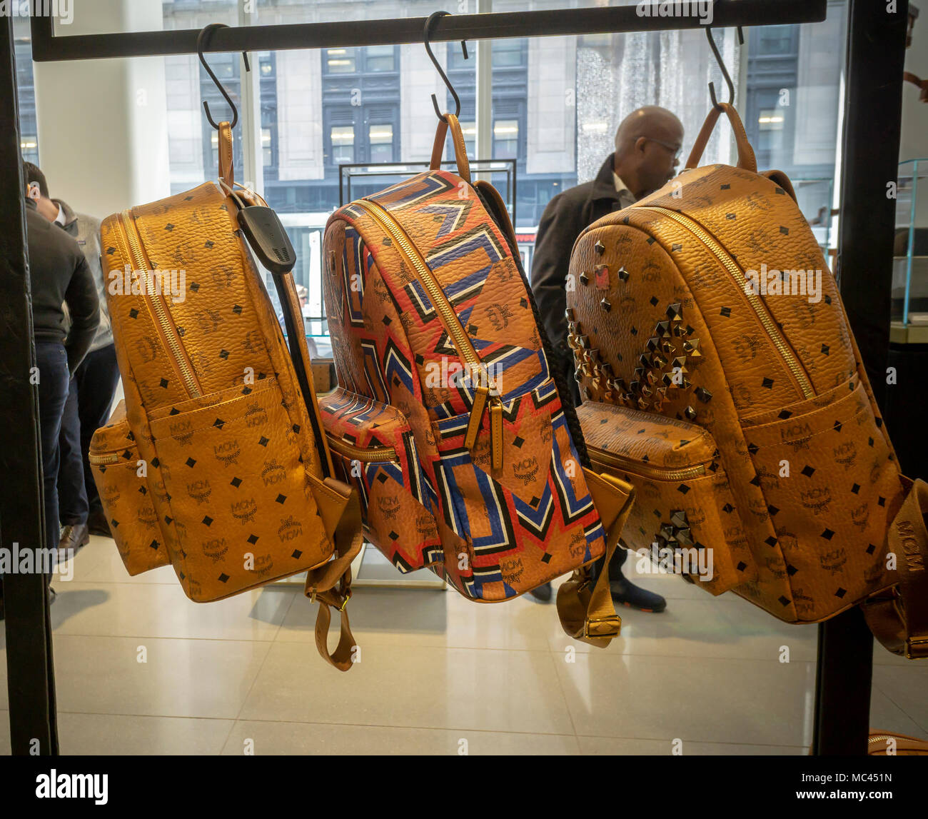 Mochilas de MCM para hombre | FASHIOLA.es
