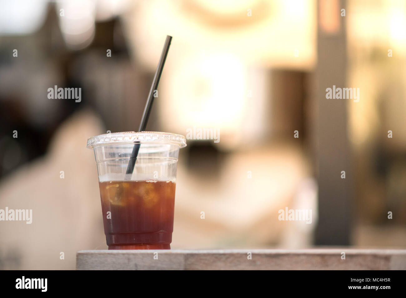 Muy refrescante y deliciosa cerveza fría café helado receta de bebidas Foto de stock