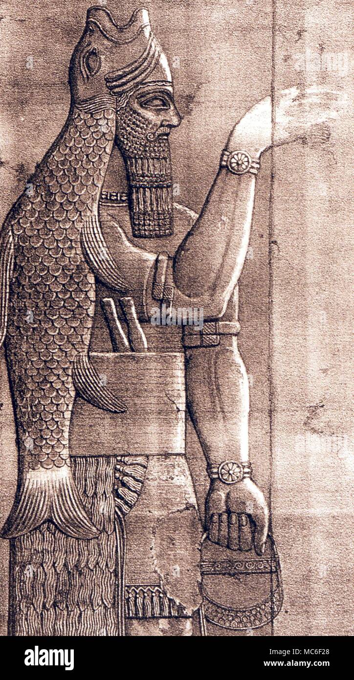 Mitología persa Oannes babilónico, el pez-hombre Dios, toma a menudo como una forma simbólica de iniciación (un hombre familiarizado con los "dos mundos", el espíritu y el agua. Litografía tras un bajorrelieve anteriormente en Nínive Foto de stock