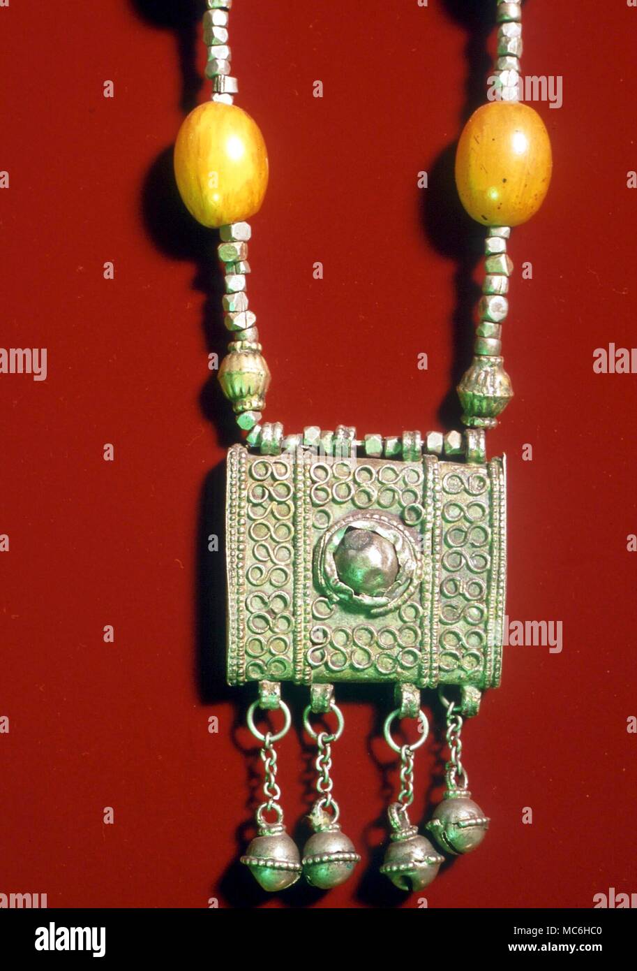 Amuletos - caso de amuleto, desde Oriente Medio, colección privada. Foto de stock