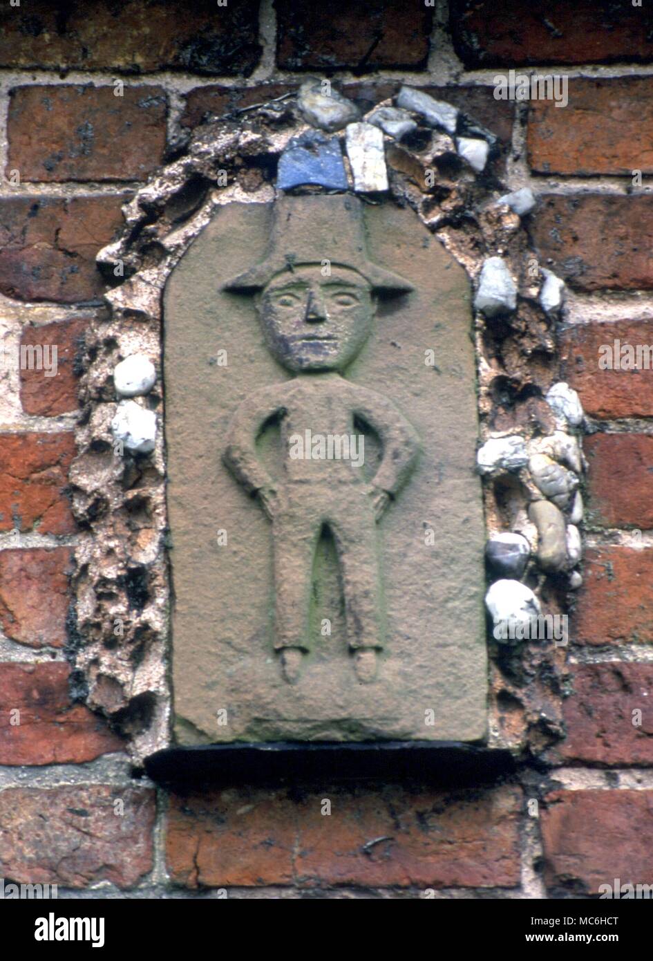 Amuletos - dispositivo Amuletic en la fachada de la casa "imágenes" en Bunbury. Siglo XVIII, pero a menudo dice ser mucho mayor Foto de stock