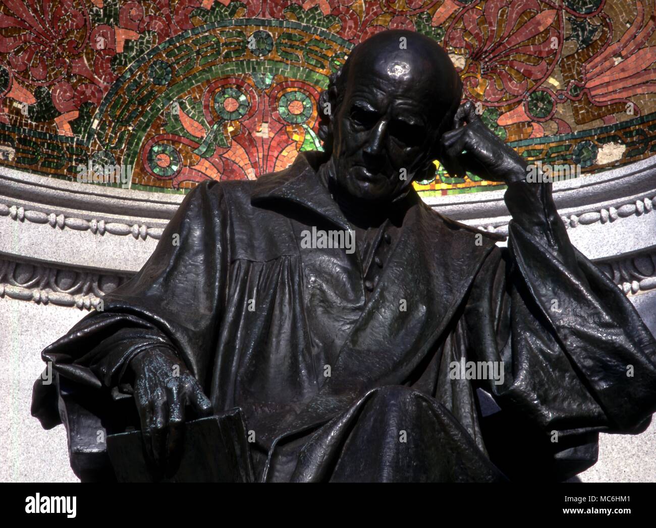 Estatua del masón y homeopathist, Samuel Hahnemann (1755-1843), de Charles Niehaus. Es en los Scot Circle, Washington DC. Ee.Uu. Foto de stock