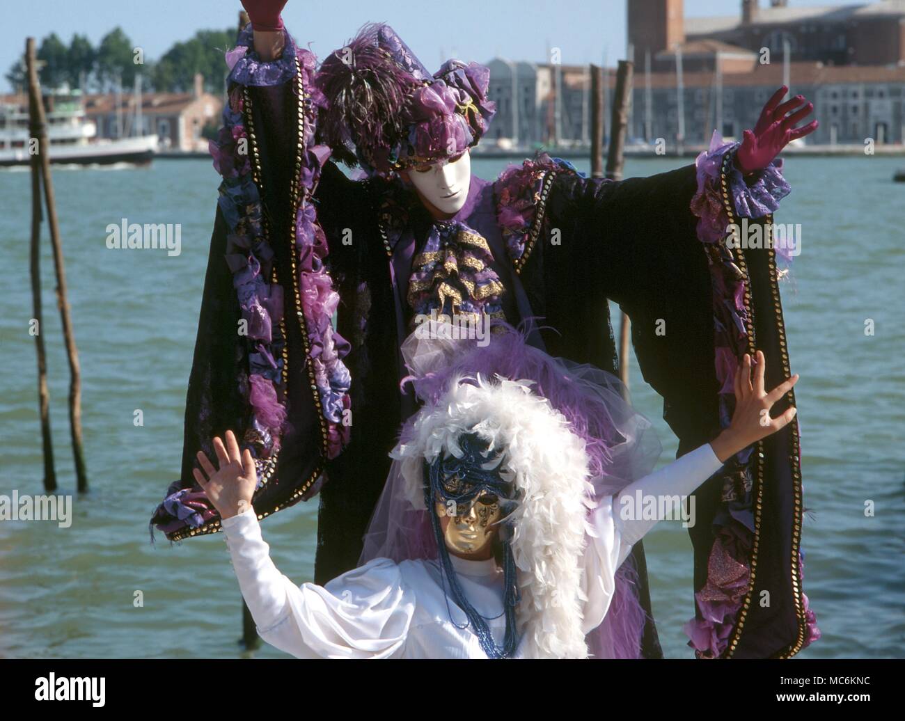 Máscaras - Carnaval de Venecia. Máscaras y disfraces de carnaval del siglo XVIII en Venecia. Foto de stock