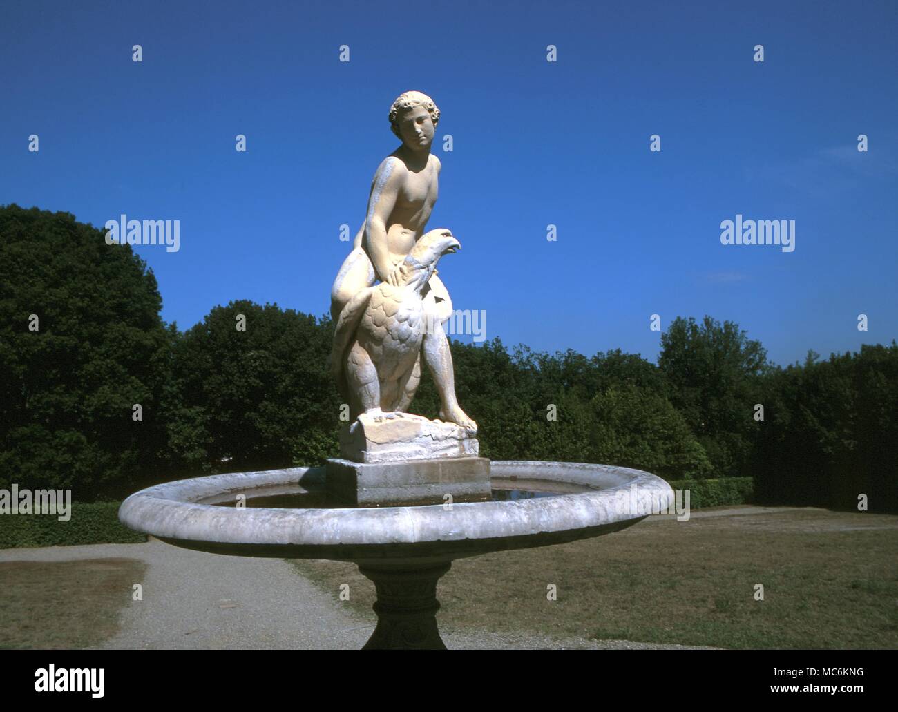 La mitología griega. Ganimedes con el Águila. Estatua en los Jardines de  Boboli, Florencia Fotografía de stock - Alamy
