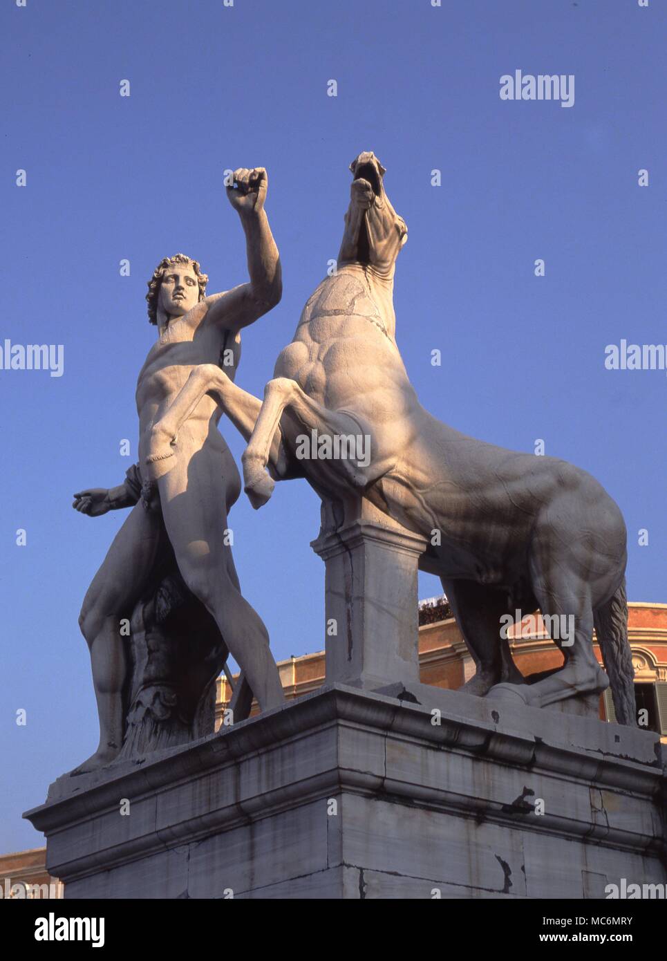 Italia Roma estatuas delante del Quirinal Foto de stock