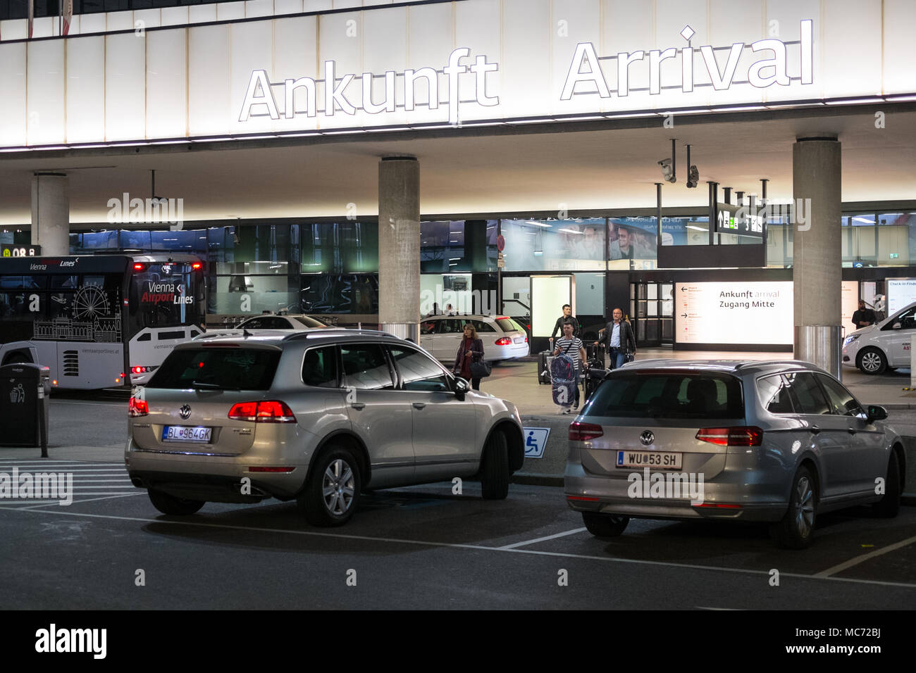 El Aeropuerto Internacional de Viena VIE llegadas, Wien-Flughafen, 1300 Schwechat, Austria, Europa. Foto de stock