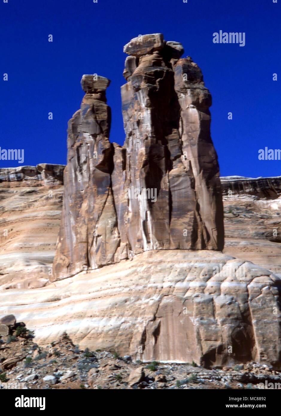 NORTH AMERICAN INDIAN sagrado para los Indios Norteamericanos fueron muchas de las extrañas formaciones rocosas en las zonas desérticas. Formación de rocas en el Parque Nacional Arches Foto de stock