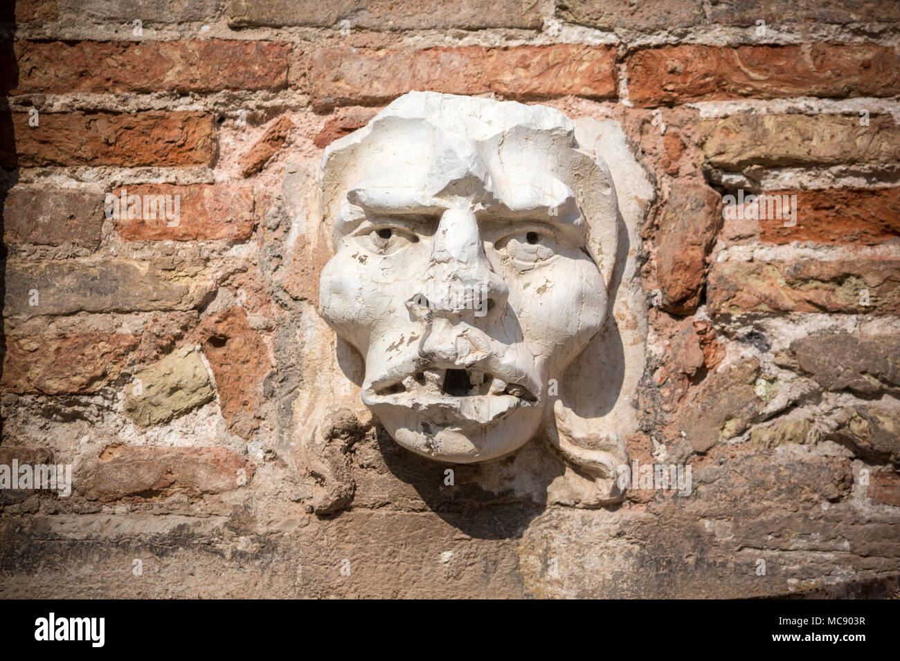 Cara de piedra Bas-Relief, Venecia, Italia Foto de stock