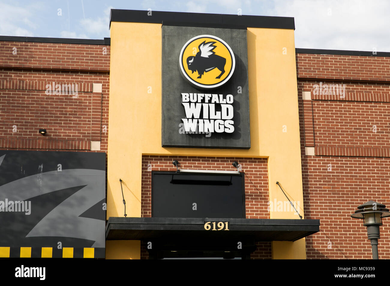 Un logotipo signo exterior de un Buffalo Wild Wings restaurante ubicación  en Columbia, Maryland, el 13 de abril de 2018 Fotografía de stock - Alamy