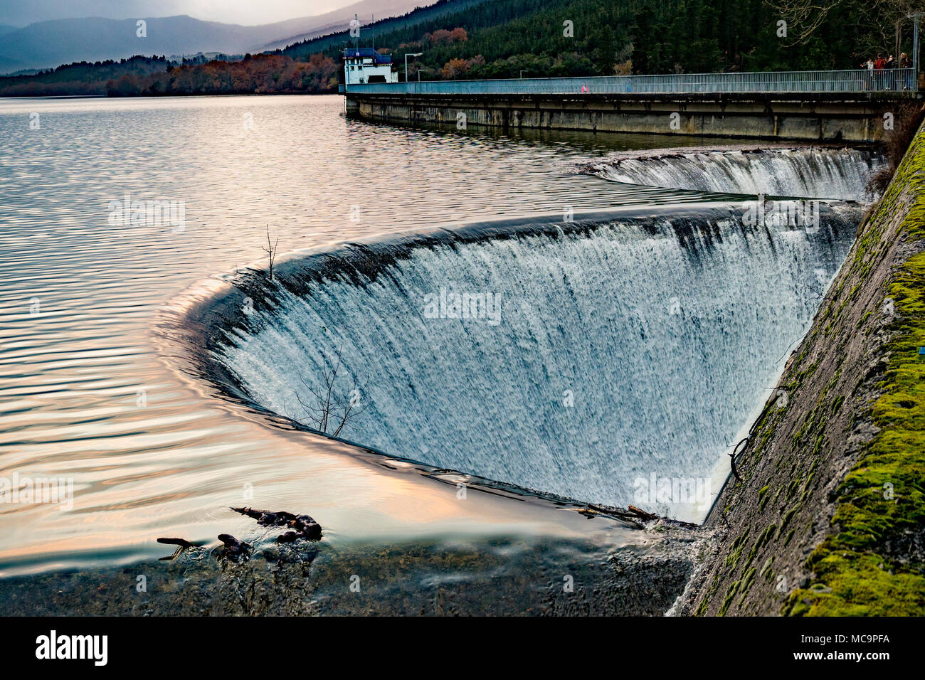Pantano Lleno De Agua Con Desborde Fotografia De Stock Alamy