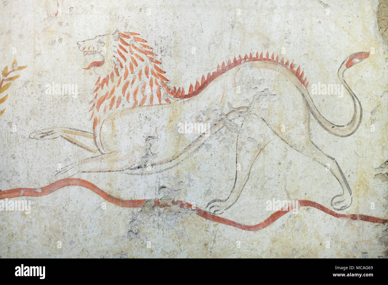 Lion representado en el fresco Lucanian desde 375-350 A.C. desde la tumba 1 de la Necrópolis Arcioni Paestum en exhibición en el Museo Arqueológico (Museo Archeologico di Paestum) en Paestum, Campania, Italia. Foto de stock