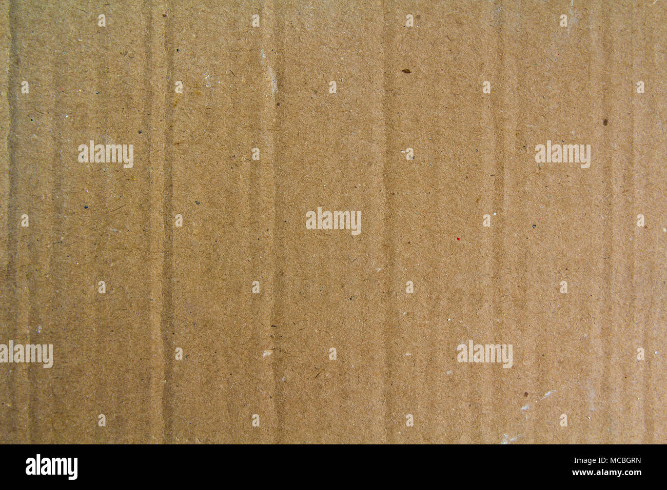 Cerrar viejos granulada marrón luz decorativa vintage ásperas hojas de  cartulina de papel cartón de fondo o textura Fotografía de stock - Alamy