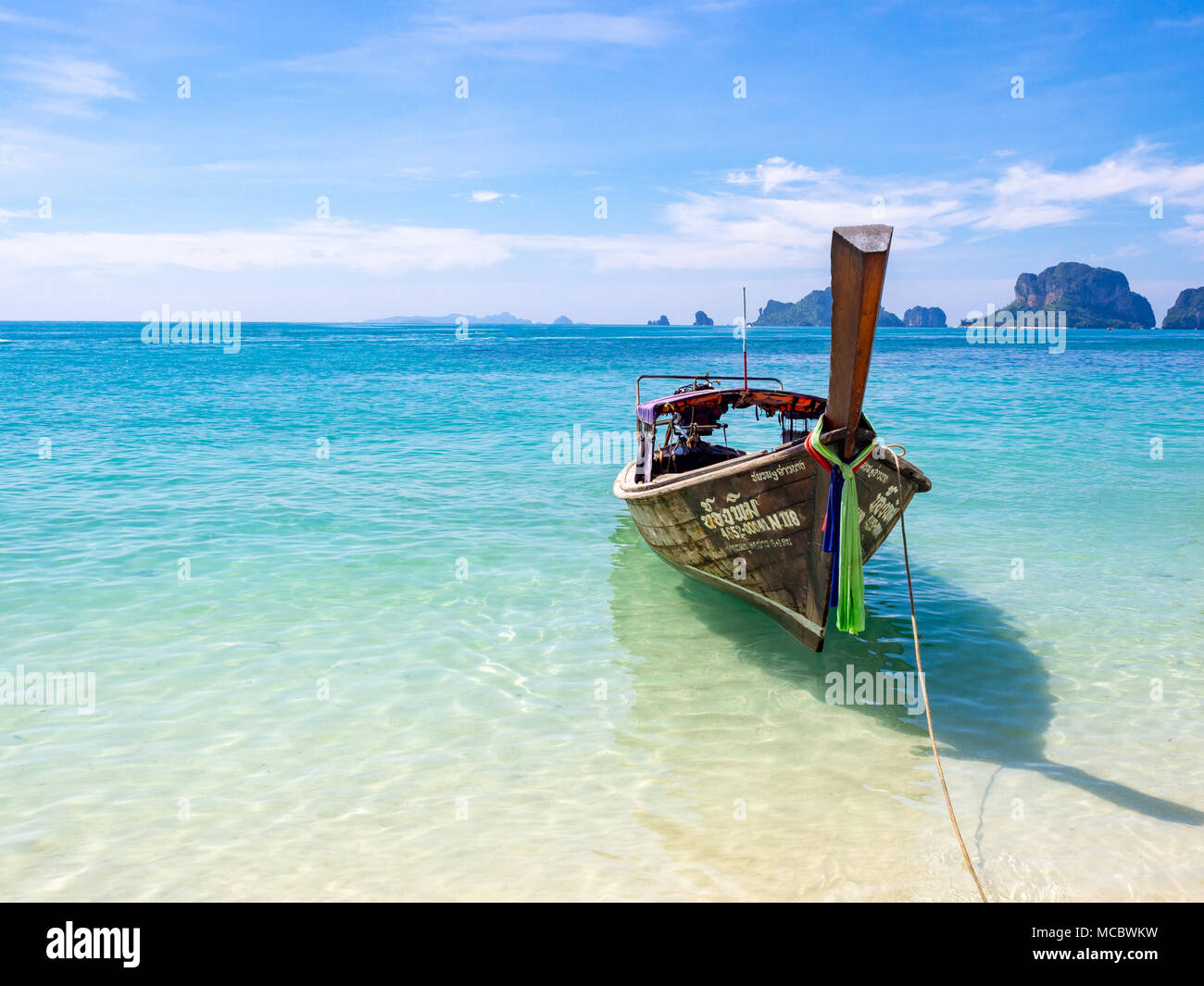 En bote de cola larga playa Railay Phran Nang en Krabi, Tailandia, Foto de stock