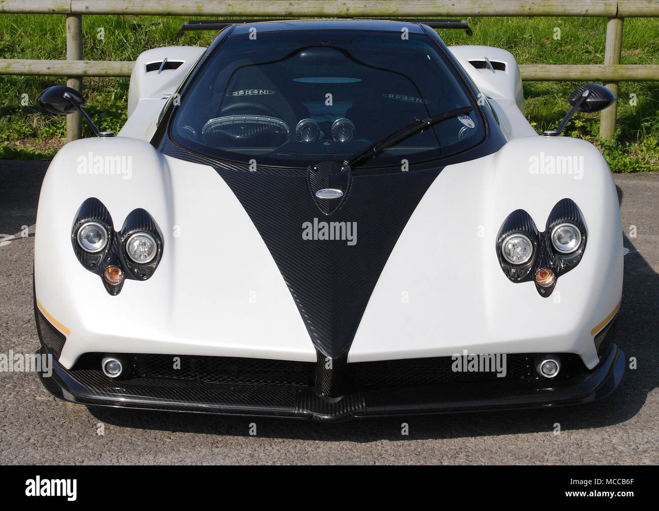 Pagani zonda front view fotografías e imágenes de alta resolución - Alamy