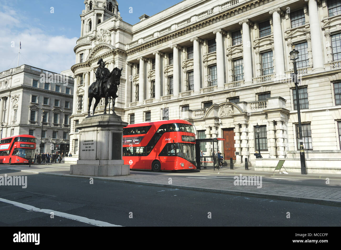 Una arquitectura moderna y antigua en Londres Foto de stock