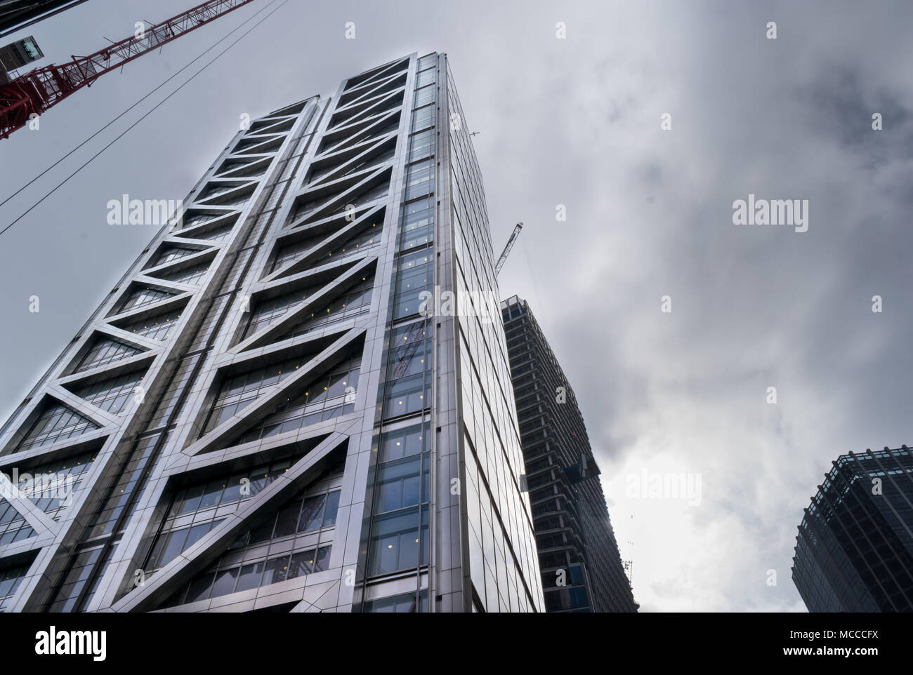 Una arquitectura moderna y antigua en Londres Foto de stock