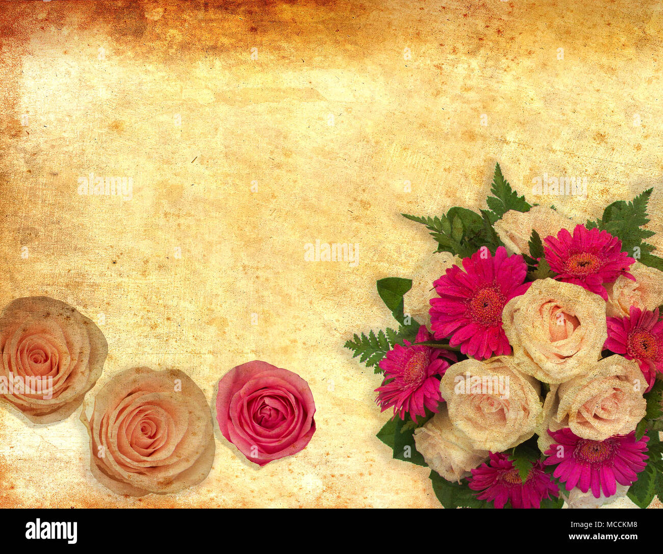 Tarjeta con flores rosas en vintage antecedentes para san valentín y  felicitaciones y las invitaciones de boda con espacio de copia Fotografía  de stock - Alamy
