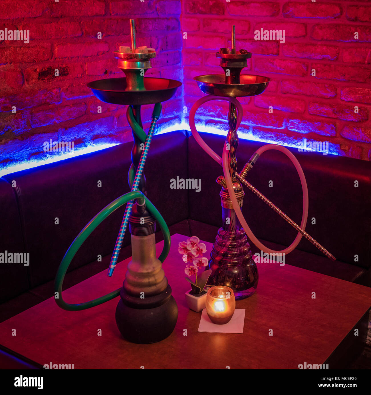Shisha Hookah pipas en un Lounge Bar Fotografía de stock Alamy