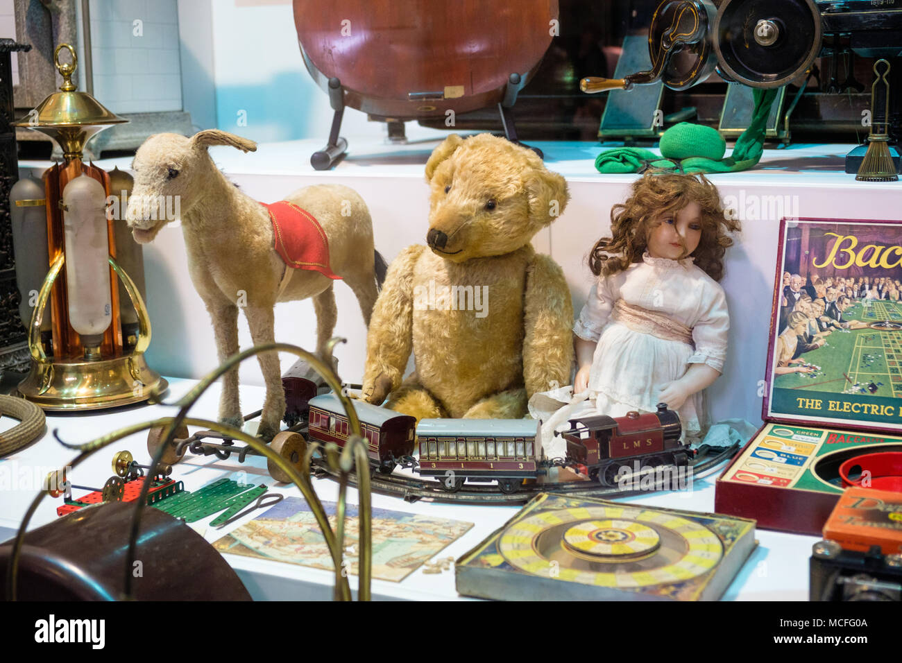 Colección de juguetes antiguos. Foto de stock