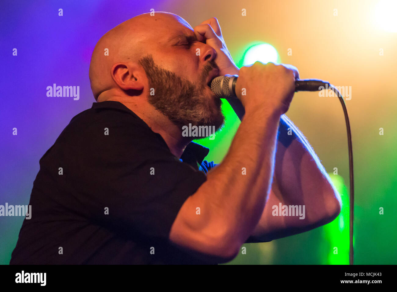 Andre Ellenberger cantante de la banda suiza de metal Piranha Schüür viven en Lucerna, Suiza Foto de stock