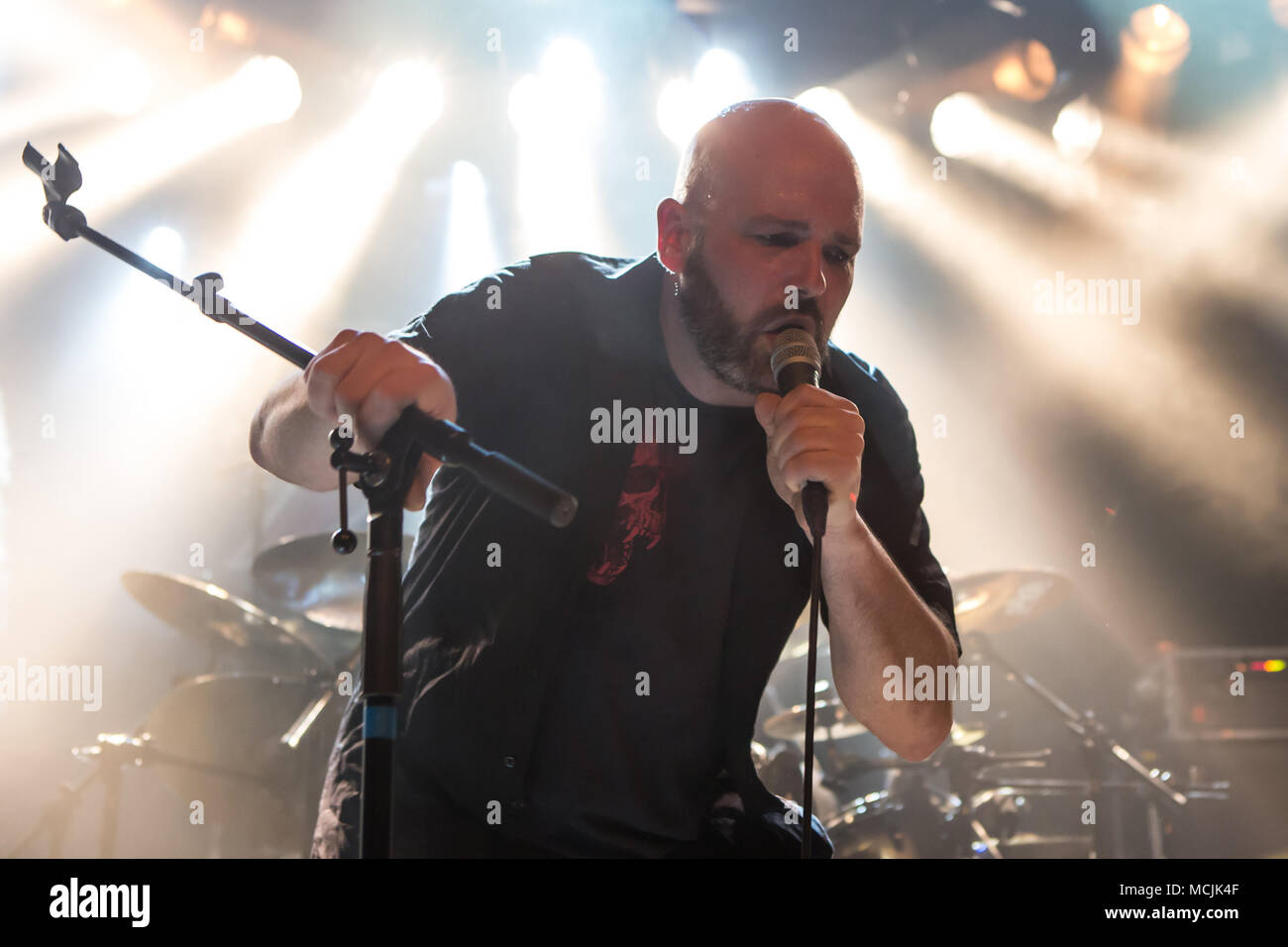 Andre Ellenberger cantante de la banda suiza de metal Piranha Schüür viven en Lucerna, Suiza Foto de stock