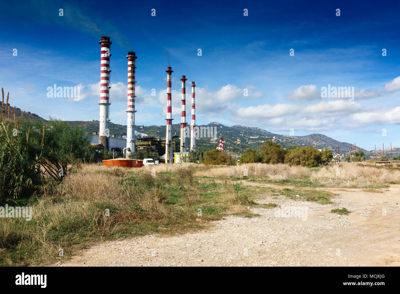 Vista del ducto de la planta petroquímica, Grecia Foto de stock