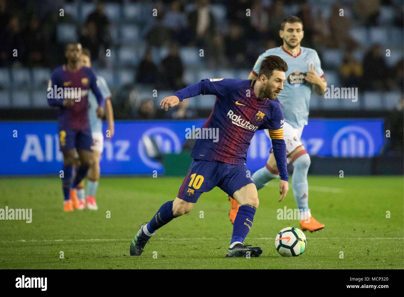 golpear valores Premio Lionel Messi de Barcelona durante un partido de fútbol de la Liga española  entre el RC Celta y Barcelona en el estadio de Balaidos, en Vigo, España,  Martes 17 de abril de