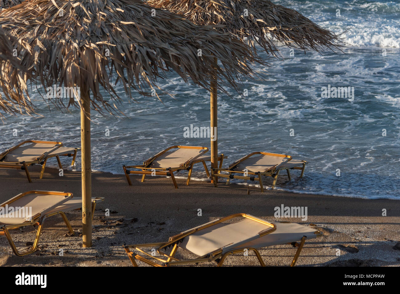 Fegt Der Sturm über den Strand von Chersonissos auf Kreta Foto de stock