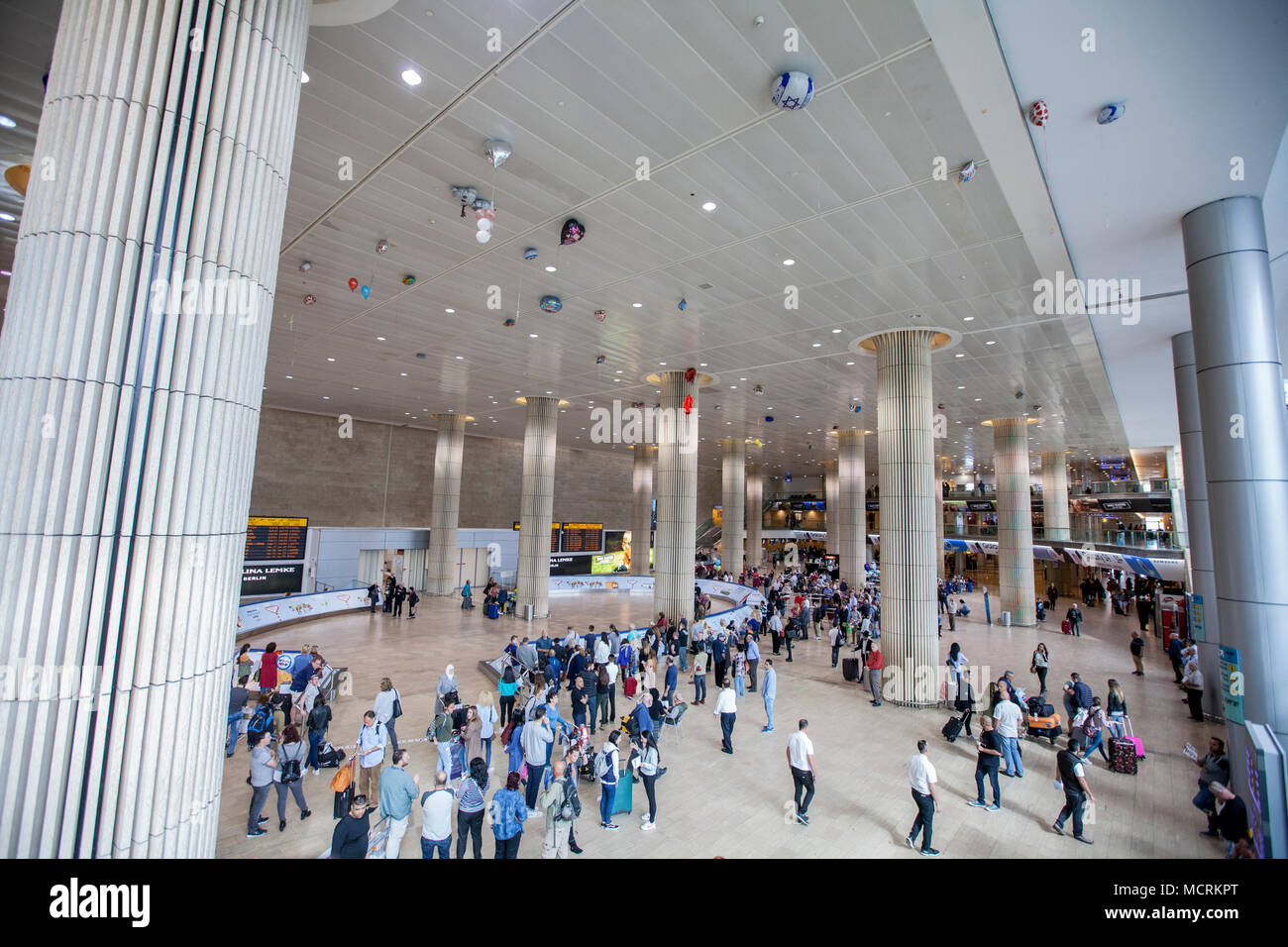 Israel, aeropuerto Ben-Gurion internacional, Terminal 3, hall de llegada Foto de stock