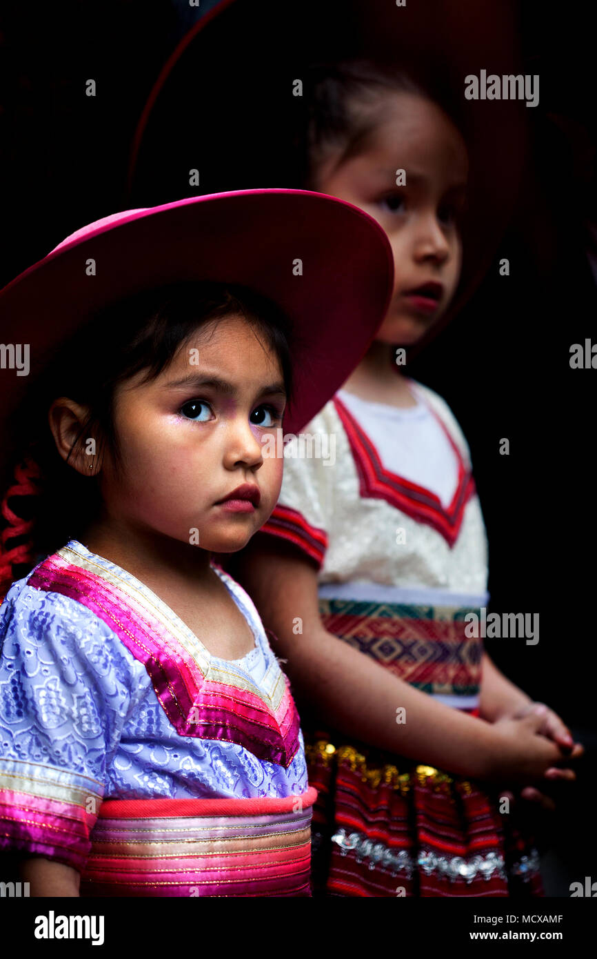 Chicas bolivianas fotografías e imágenes de alta resolución - Alamy