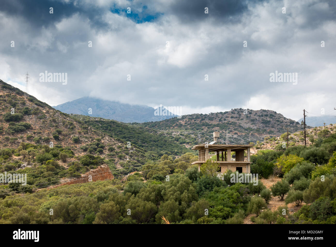 Vista panorámica del paisaje de montaña contra el cielo, Creta, Grecia Foto de stock