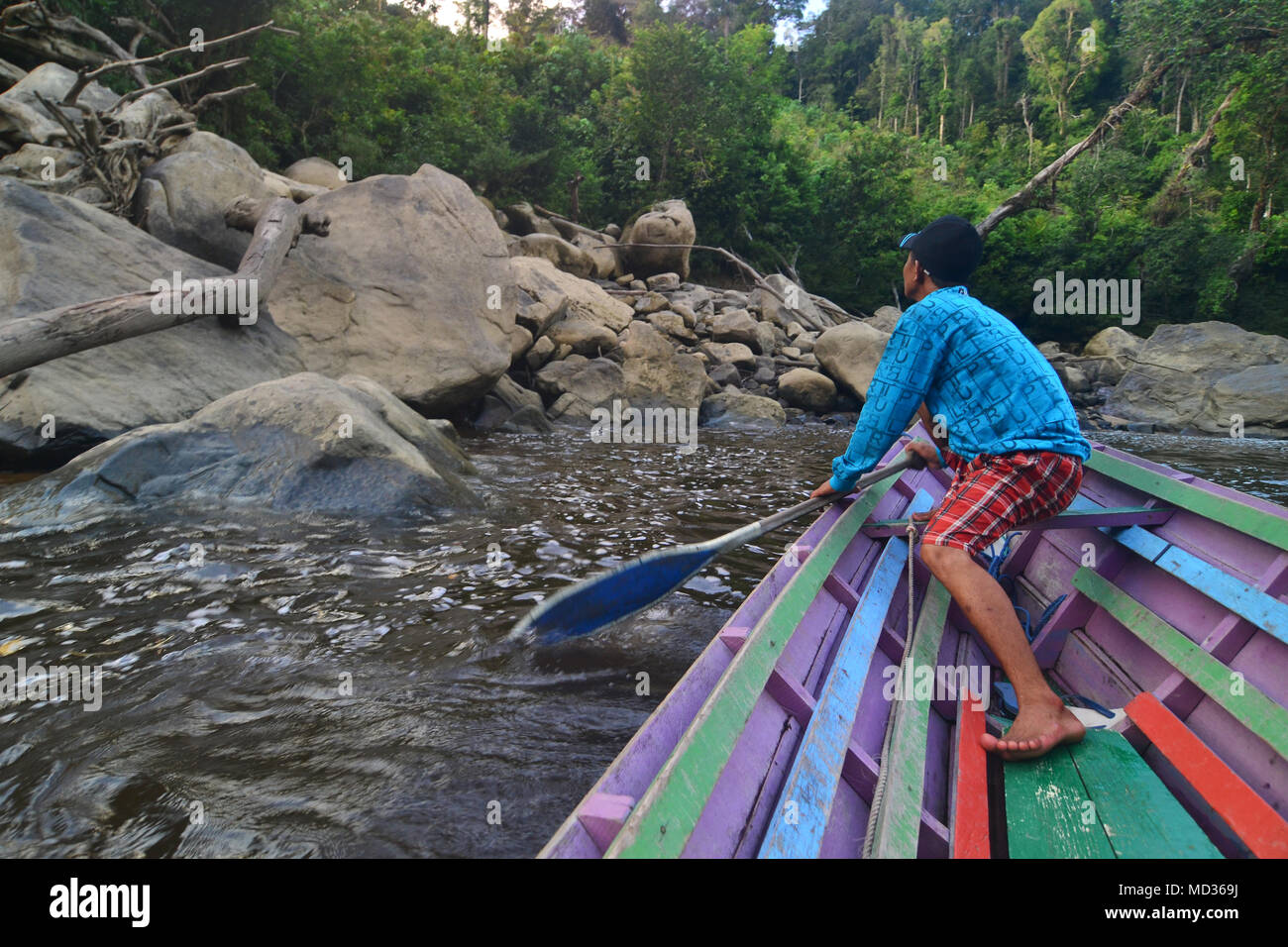 Paisaje de la tribu dayak y la vida cerca del río, en Borneo, Indonesia. Foto de stock