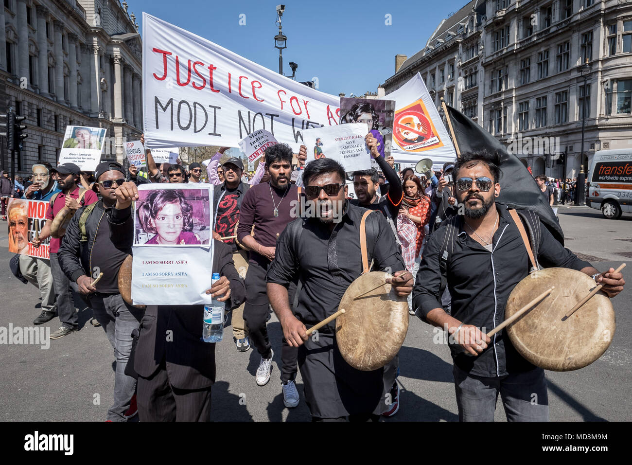 Londres, Reino Unido. 18 de abril de 2018. Misa Anti-Modi las protestas en la Plaza del Parlamento contra Narendra Modi, sirviendo el actual Primer Ministro de la India, quien se encuentra de visita en Londres como parte de la Cumbre de Jefes de Gobierno del Commonwealth. Crédito: Guy Corbishley/Alamy Live News Foto de stock