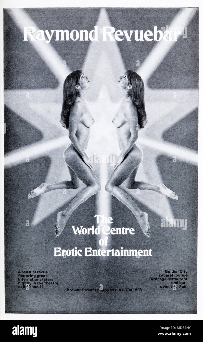 Un anuncio para el 1960 Raymond Revuebar, el autodenominado centro mundial de entretenimiento erótico. Foto de stock
