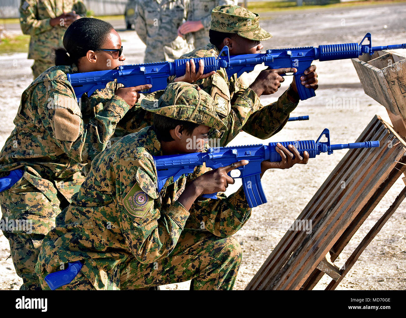 Los Miembros De La Real Fuerza De Defensa De Las Bahamas Se