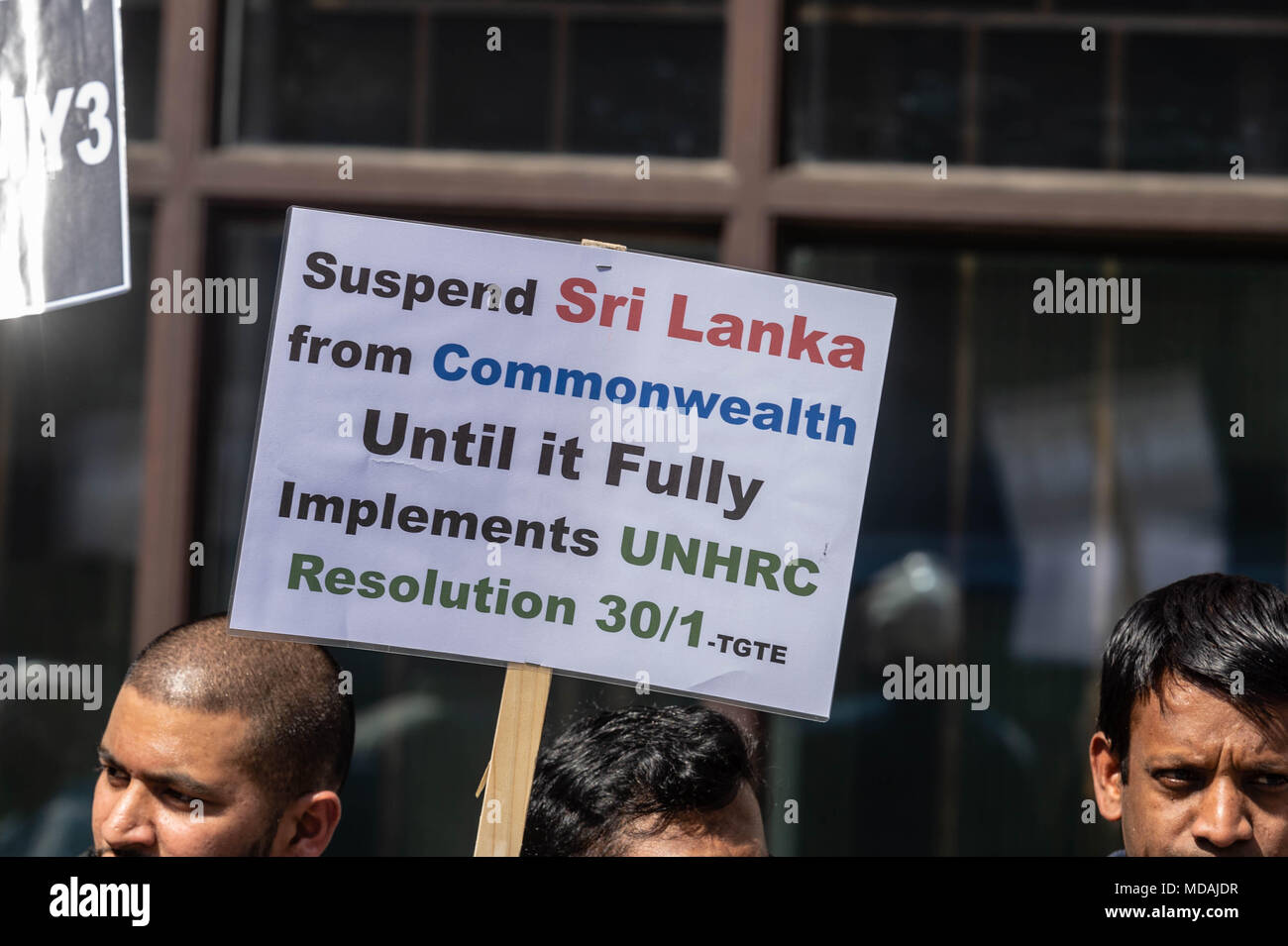 Londres, Reino Unido. 19 de abril de 2018, protesta contra tamiles Sri Lanka fuera de la reunión de jefes de Gobierno del Commonwealth celebrada en Londres, Reino Unido. Ian Davidson crédito/Alamy Live News Foto de stock