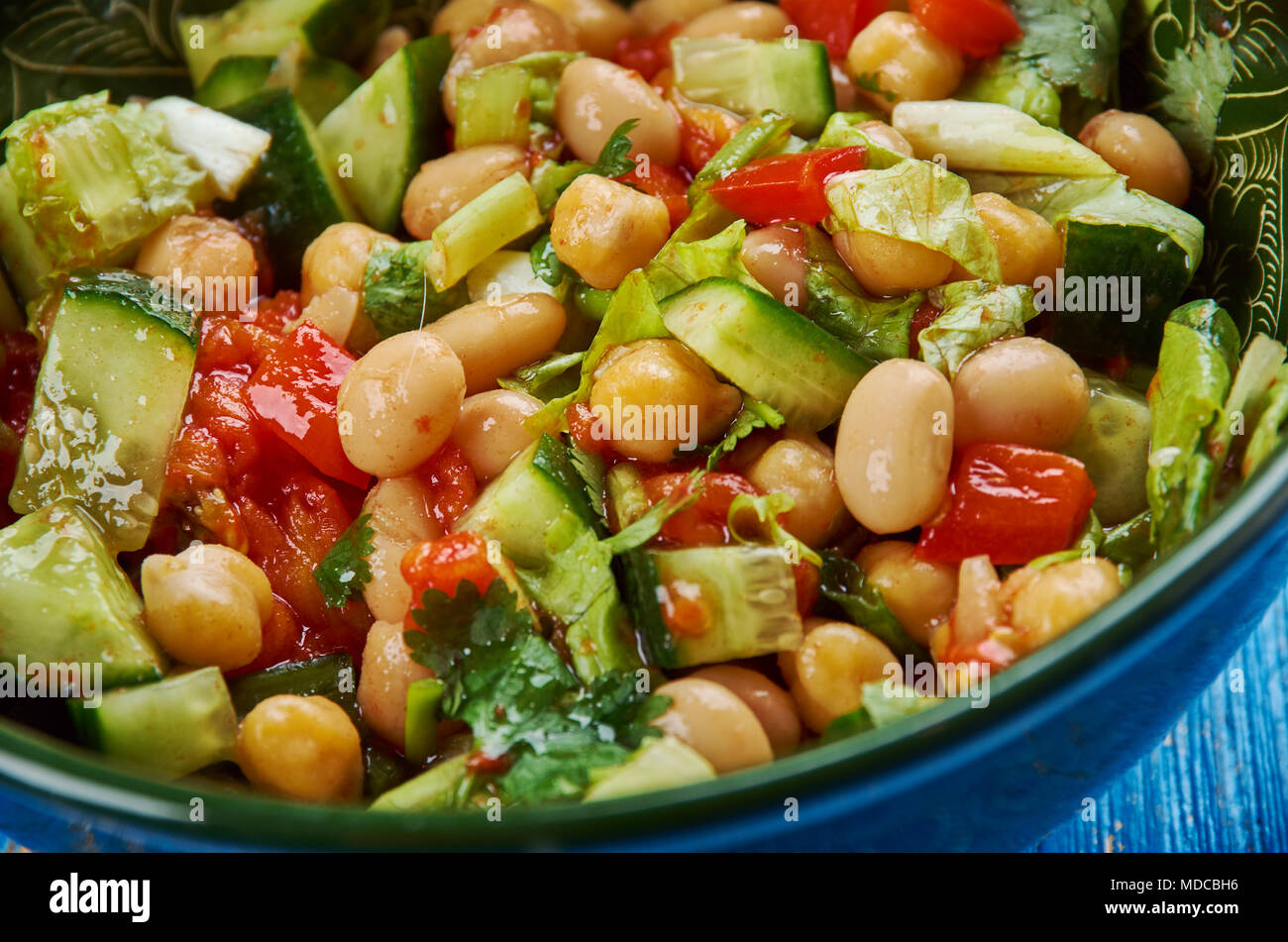 Balela estilo de Oriente Medio, hecho con Frijoles Ensalada de