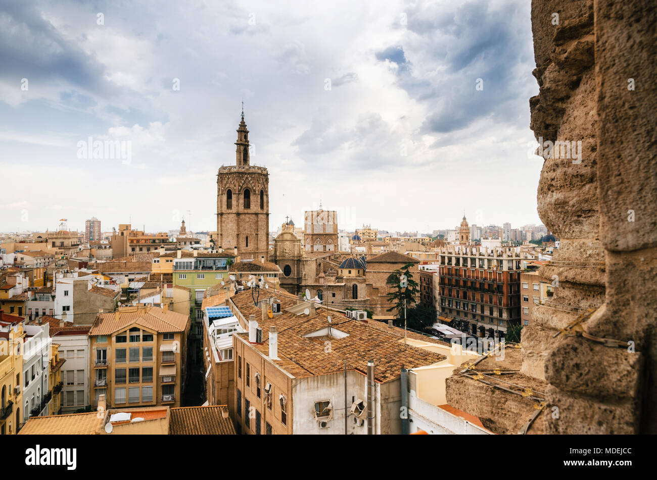 Vista aérea del casco antiguo de la ciudad de Valencia desde la torre de  Santa Caterina, España Fotografía de stock - Alamy