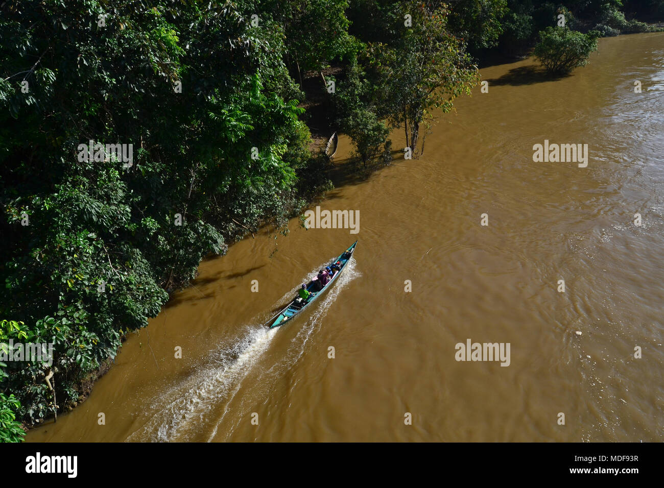 Las actividades de la comunidad en el río Barito, Borneo, Indonesia. Foto de stock