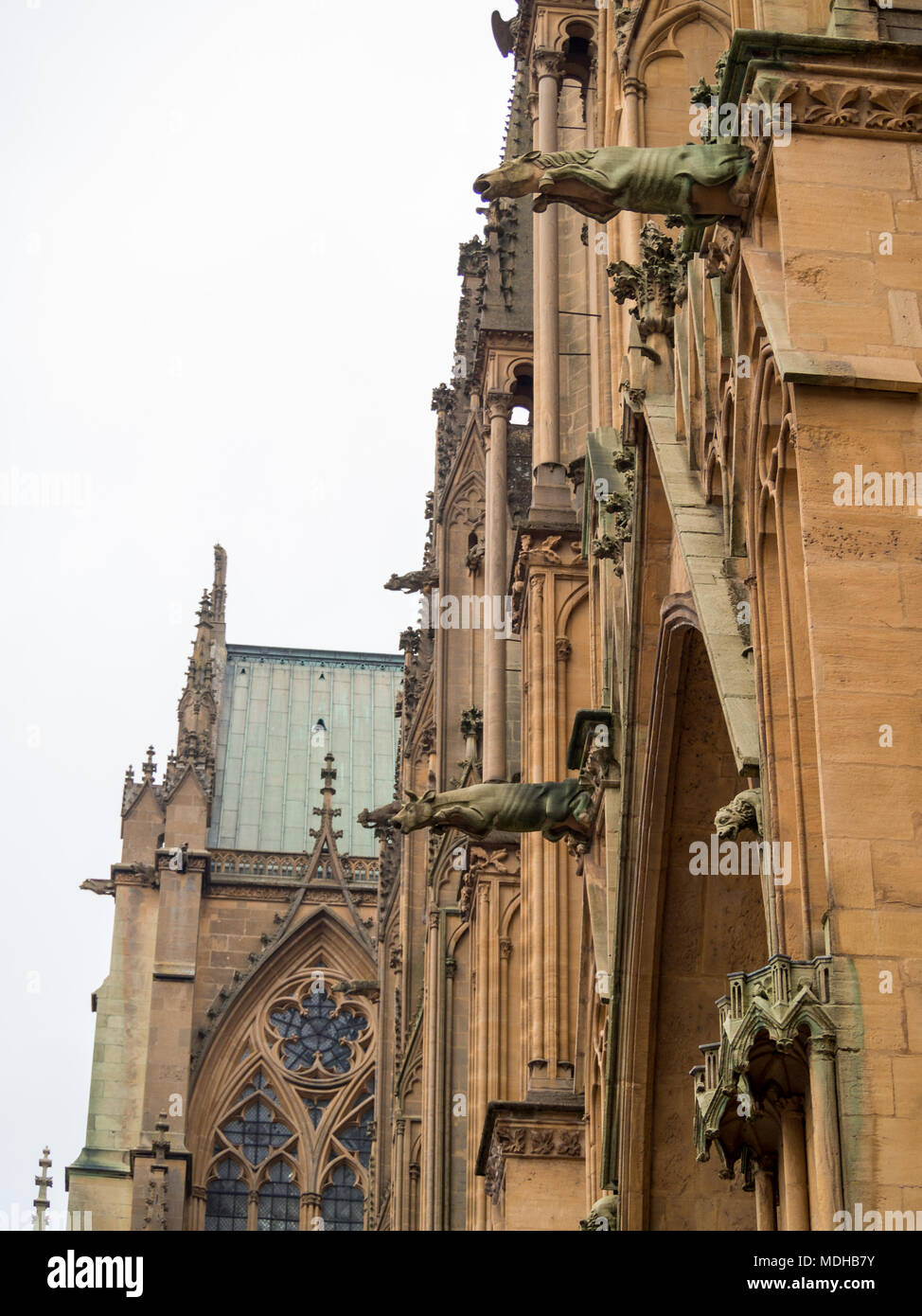Detalle de la fachada de la catedral de Saint-Etienne, Metz Foto de stock